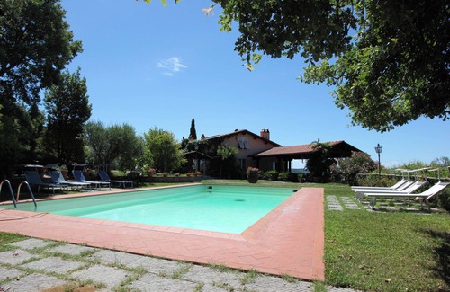 Scandicci Villa | Apartment with pool at Villa Poggio La Leona near Florence