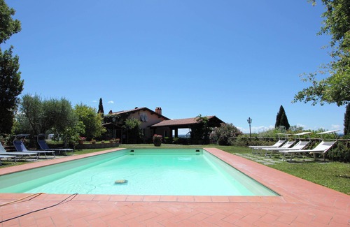Scandicci Villa | Apartment with pool at Villa Poggio La Leona near Florence