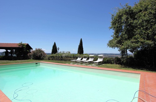 Scandicci Villa | Apartment with pool at Villa Poggio La Leona near Florence