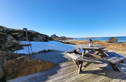 Leka Casa | Villa Polarlys - Holiday home by the sea on the geological island of Leka