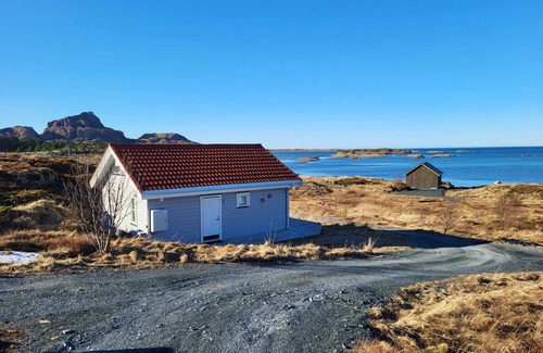 Leka Casa | Villa Polarlys - Holiday home by the sea on the geological island of Leka