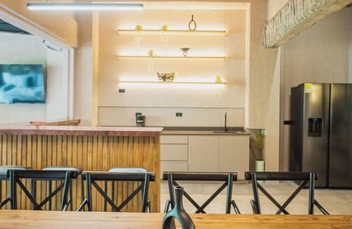Las Lomas I Casa | Villa Pool/Jacuzzi 5-bedroom house with AC and WiFi in lovely Medellín provenza