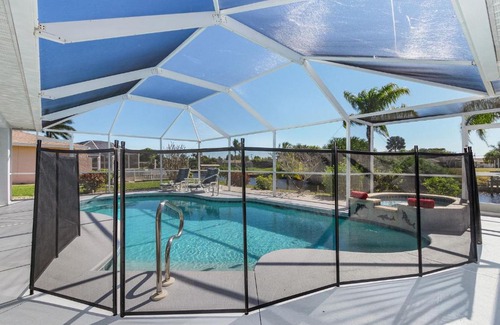 Caloosahatchee Casa | Villa Porpoise of Life - Cape Coral - Roelens Vacations
