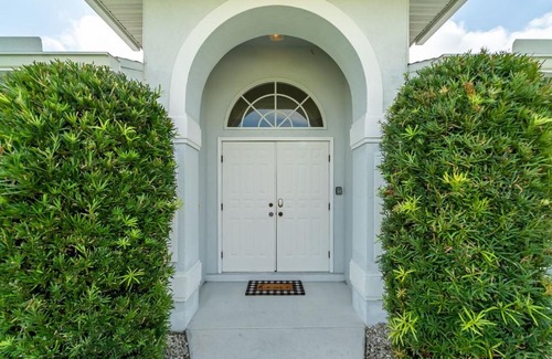 Caloosahatchee Casa | Villa Porpoise of Life - Cape Coral - Roelens Vacations