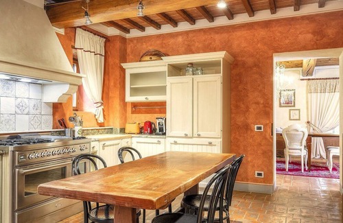 Reggello Villa | Villa Porporina: A characteristic and welcoming two-story ancient tuscan country house surrounded by meadows and by green hills, with Free WI-FI.