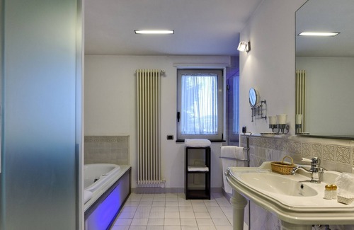 Historical Downtown Salerno Hotel | Villa Poseidon Boutique Hotel & Events