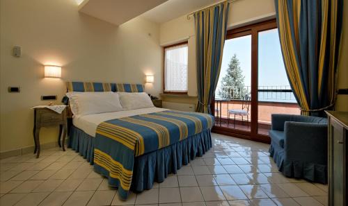 Historical Downtown Salerno Hotel | Villa Poseidon -Boutique Hotel-