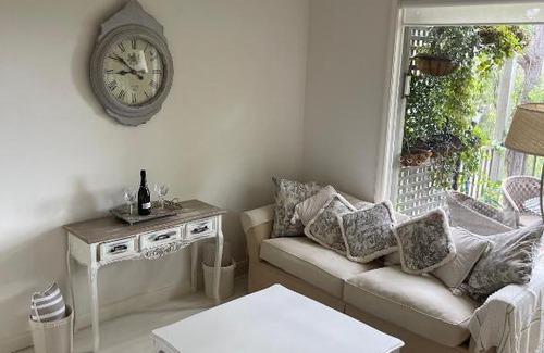 Pokolbin Villa | Villa Provincial Cypress Lakes Resort - 2 Bedrooms, 2 Private Ensuites, KING or SINGLE BEDS