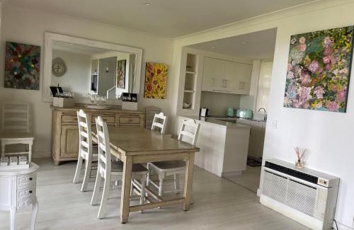 Pokolbin Villa | Villa Provincial Cypress Lakes Resort - 2 Bedrooms, 2 Private Ensuites, KING or SINGLE BEDS