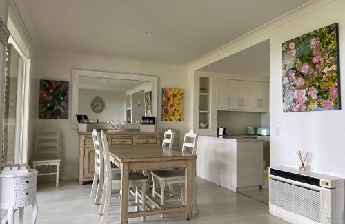 Pokolbin Villa | Villa Provincial Cypress Lakes Resort - 2 Bedrooms, 2 Private Ensuites, KING or SINGLE BEDS