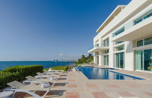 Puerto Juárez Villa | Villa Punta Sam - Beachfront Luxury Villa