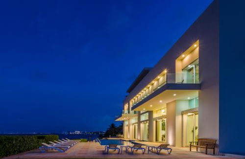 Puerto Juárez Villa | Villa Punta Sam - Beachfront Luxury Villa