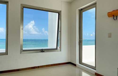Zona Hotelera Villa | Villa Punta Sam - Private Oceanfront Villa w/ Pool & Terrace