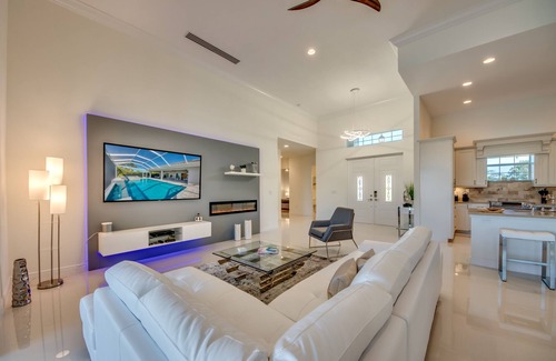 Yacht Club Villa | Villa Pure Elegance - new building on water with heated pool/spa, for boaters