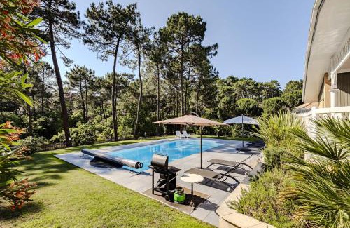 Lacanau-Ocean Villa | Villa rénovée,piscine chauffée, dans les pins à 4min de l'océan-AG29