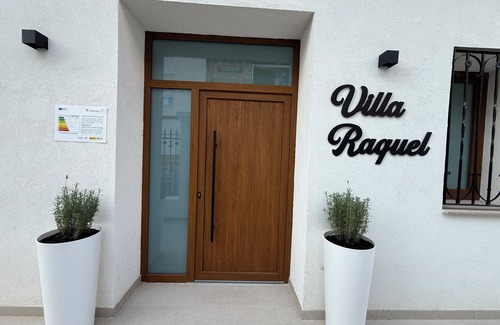 Montanejos Villa | Villa Raquel Montanejos, 12 personas, 6 baños, piscina, jardín, barbacoa.