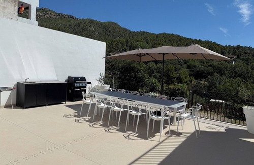 Montanejos Villa | Villa Raquel Montanejos, 12 personas, 6 baños, piscina, jardín, barbacoa.