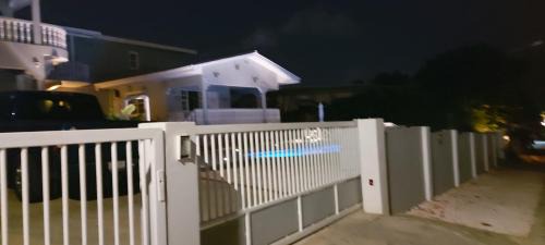Marie Pampoen Apartamento | Villa Raven`s Paradise (Gris)
