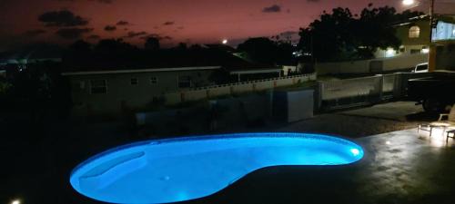 Marie Pampoen Apartamento | Villa Raven`s Paradise (Gris)