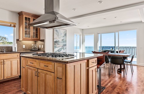 Eastern Malibu Casa | Villa Reina by Fieldtrip | Majestic Ocean-View Villa in Malibu