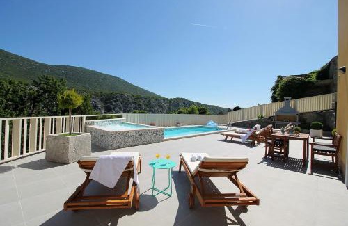 Omis Villa | VILLA REMUSIC Pool, whirlpool, Sauna,4 bedrooms, amazing landscape