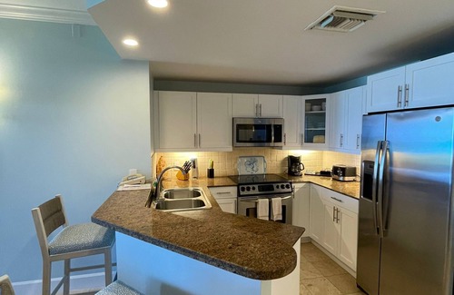 Grace Bay Condominio | Villa 106, primer piso, 2 dormitorios, 2 baños, frente al mar (para 4-5)