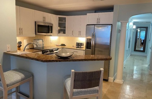 Grace Bay Condominio | Villa 106, primer piso, 2 dormitorios, 2 baños, frente al mar (para 4-5)