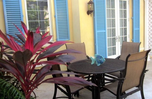 Grace Bay Condominio | Villa Renaissance Unit 501 1BR Pool/Garden