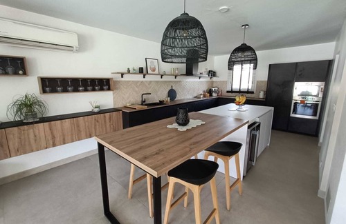 Sauvian Casa | Villa rental with swimming pool close to the sea.