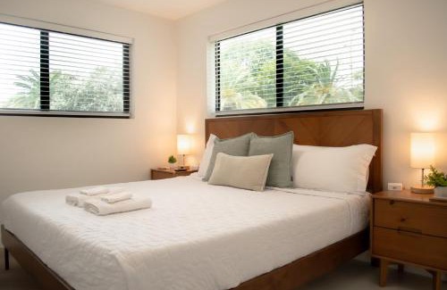 Coral Way Apartamento | Villa Roads - Ideal Stay in Miami - King - Bed Parking - Near Airport, Brickell, Coconut Grove, Little Havana, Wynwood & Calle 8