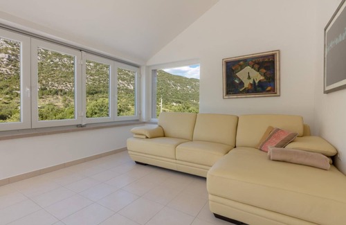 Tucepi Villa | Villa Roglic - Four Bedroom Villa, Sleeps 8