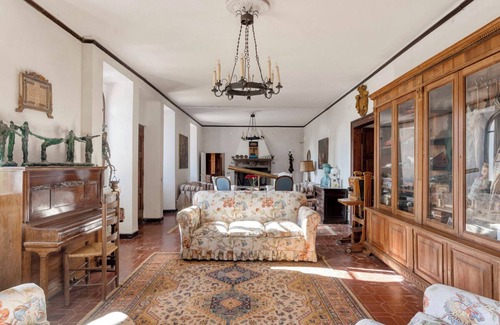 Bovara Otro | Villa Romeo - Seven Bedroom Castle, Sleeps 18