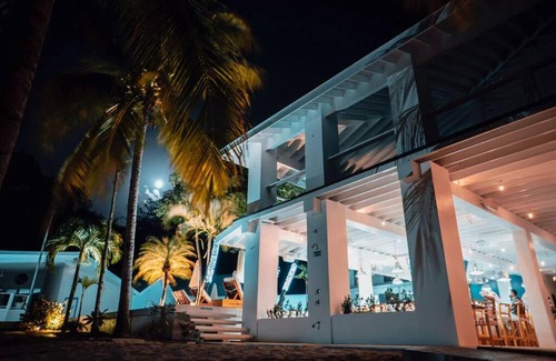 Antoneys Cay Villa | Villa Rosa - at Luna Beach Roatan