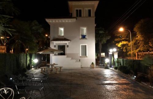 Poo Casa | Villa Rosa bella
