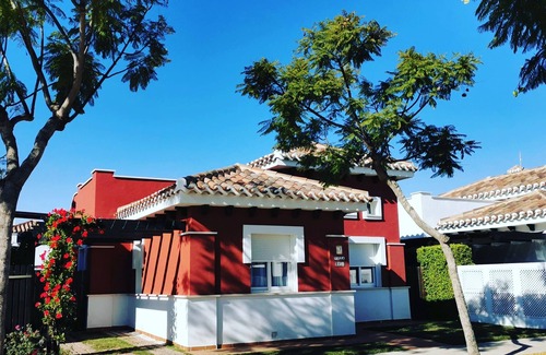 Torre-Pacheco Villa | Magnífica villa independiente bellamente amueblada con piscina privada de agua salada