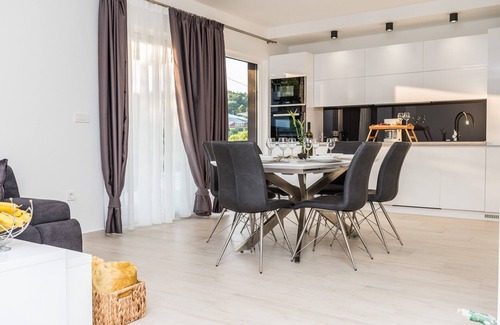 Zdrelac Villa | Villa Rossa - Three Bedroom Villa with Pool & Jacuzzi