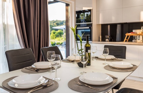 Zdrelac Villa | Villa Rossa - Three Bedroom Villa with Pool & Jacuzzi