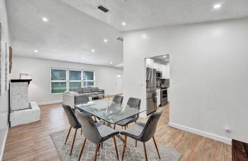 Hunt Club Villa | Villa Royale 4 BR Home w/ Pool and Hot Tub by RedAwning