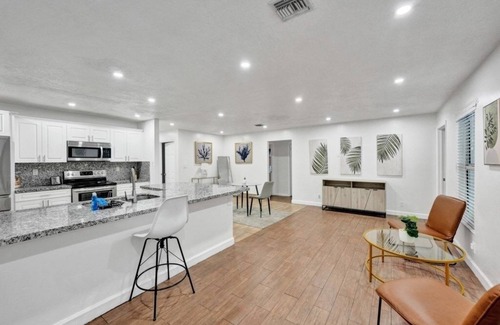 Hunt Club Villa | Villa Royale 4 BR Home w/ Pool and Hot Tub by RedAwning