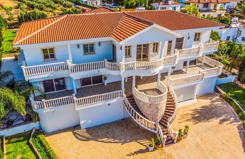 Peyia Town Villa | Villa Royale