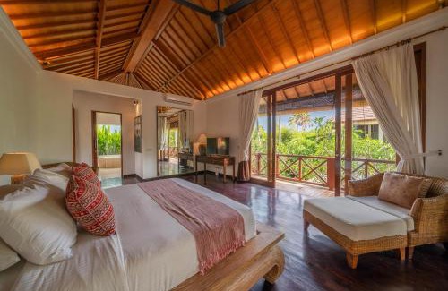 Batubelig Casa | Villa Rubina - Luxury Pool Villa in Batu Belig Next to the Beach!