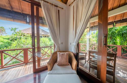Batubelig Casa | Villa Rubina - Luxury Pool Villa in Batu Belig Next to the Beach!