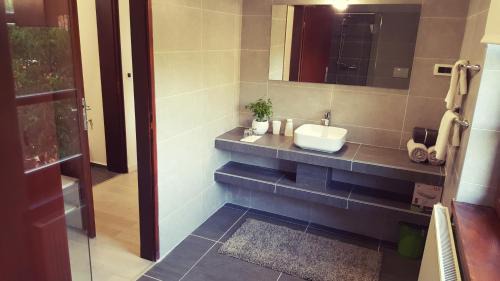 Ostarski Stanovi Cama Y Desayuno | Villa Ruhige Lage