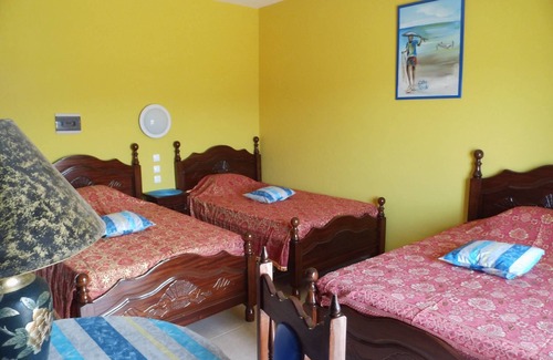 Pedra Badejo Casa | Villa São José, Bed and Breakfast Isla de Santiago: HABITACIÓN TRIPLE "AMARELO"