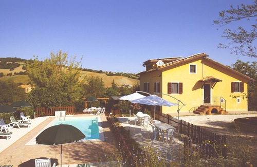 San Ginesio Casa | VILLA SABRINA casa de campo con piscina y jardín