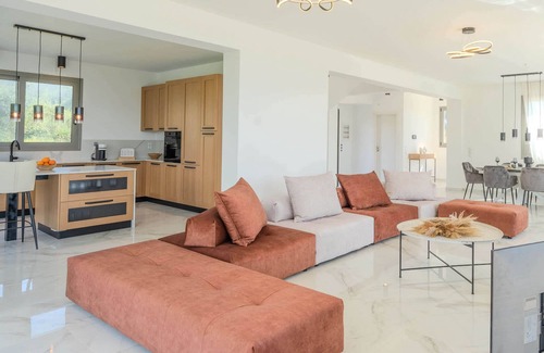 Kalamata Villa | Villa Sadova Summary: