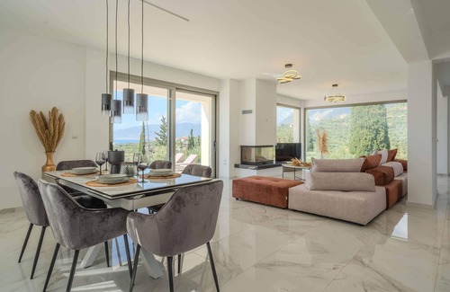Kalamata Villa | Villa Sadova Summary: