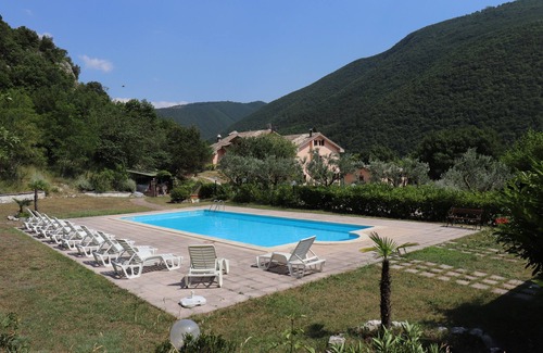 San Severino Marche Villa | Villa Salimbeni 9 habitaciones, gran piscina, vista panorámica, para 18 personas