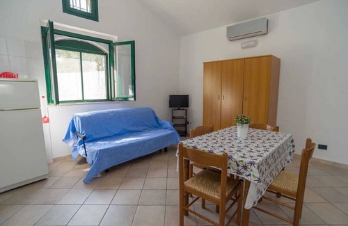 Mattinata Villa | Villa individual con gran terraza cubierta al aire libre rodeada de un hermoso huerto de cítricos