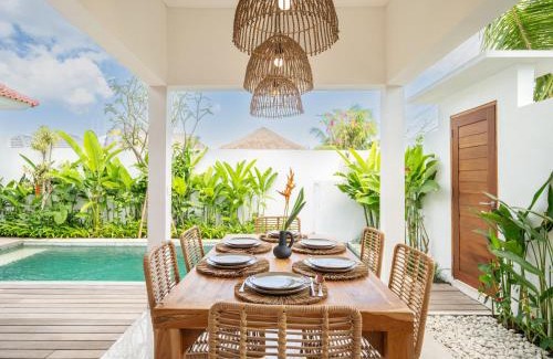 Beraban Villa | Villa Sana - Stylish 2BR Oasis with Open Jungle Bathroom in Nyanyi Beach near Luna Beach Club